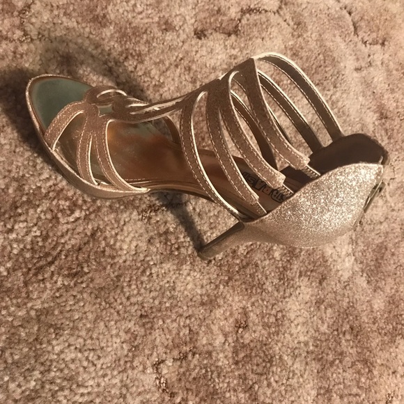 Beautiful Gold Heels! - Picture 2 of 4